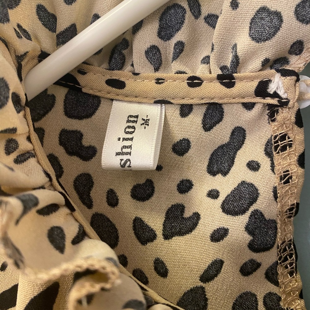 Angashion Leopard Print Ruffle Neck & Sleeves - Picture 2 of 6